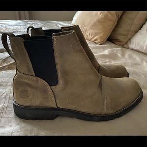 men’s timberland  8.5 M  leather boots